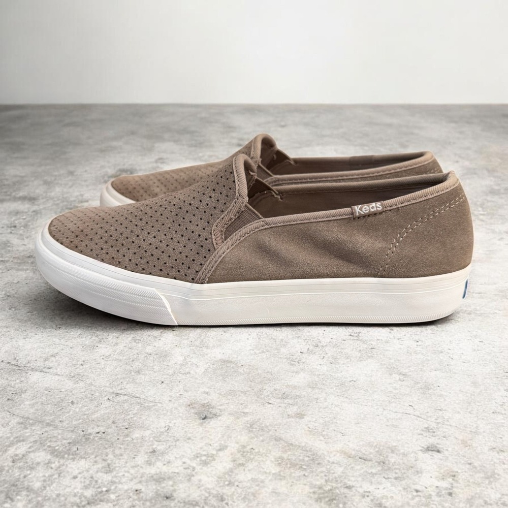 Keds Slip On Sneakers Womens Size 7 Beige Suede Casual Travel Minimalist Comfort